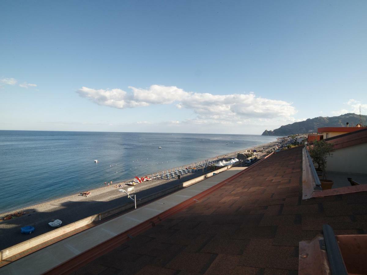 Marina Di Savoca Apartment Santa Teresa Di Riva Exterior photo