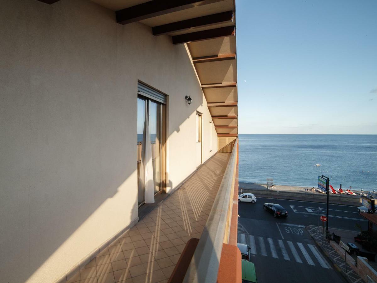 Marina Di Savoca Apartment Santa Teresa Di Riva Exterior photo