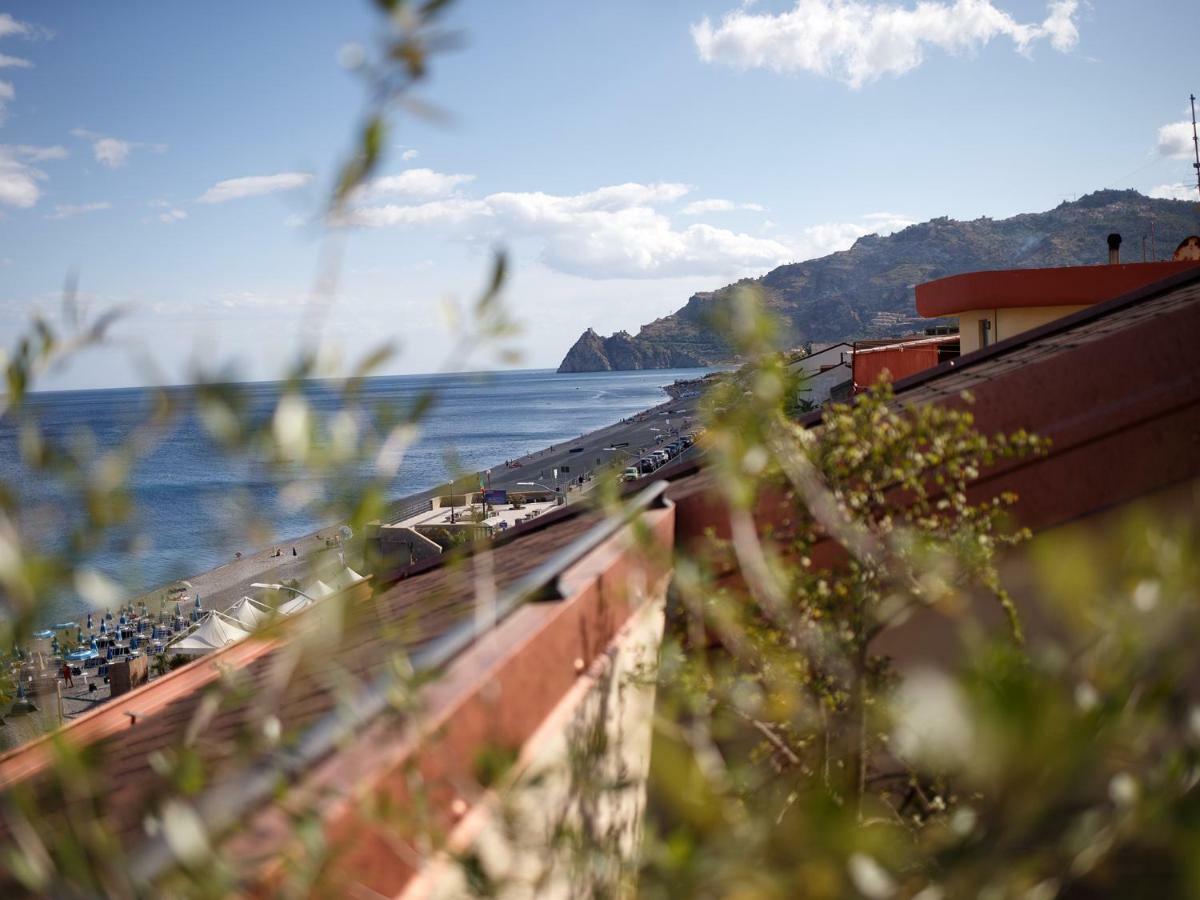 Marina Di Savoca Apartment Santa Teresa Di Riva Exterior photo